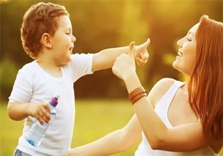 媽媽會打扮對孩子的影響居然這么大 細心打扮會對自己好也是對孩子好