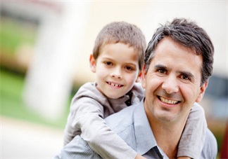 頭暈?zāi)樕l(fā)白興許是孩子缺鐵 這么做可以讓孩子不缺鐵