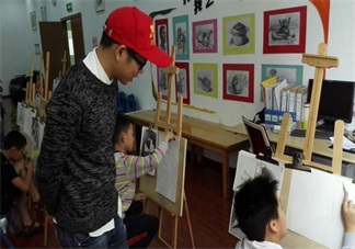 孩子學(xué)習(xí)興趣班半途而廢怎么辦 堅持一門興趣到底是最好的辦法