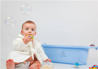 寶寶洗澡后多久可以吃奶 寶寶喝奶最佳間隔時間是多久