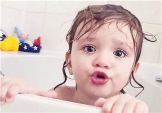 怎么給新生兒洗臉最好 新生兒正確的洗臉方法