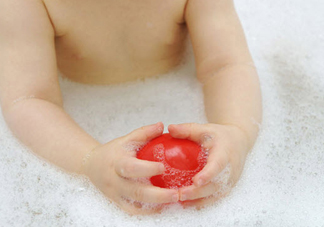 給寶寶洗澡有什么講究 這五個錯誤要避免