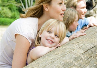 這樣表?yè)P(yáng)寶寶有益他的成長(zhǎng) 正確表?yè)P(yáng)孩子也有技巧