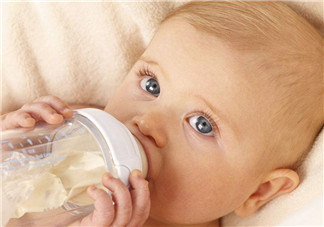 寶寶哺乳健康 如何預(yù)防嬰兒配方奶過敏