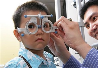 孩子瞇瞇眼居然是弱視 從哪些情況可以發(fā)現(xiàn)孩子不對(duì)勁