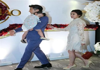 孩子什么時(shí)候睡覺(jué)好 賈靜雯帶咘咘參加晚宴她累到睡著