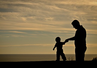 爸爸去哪兒開(kāi)播 父親在教育過(guò)程中應(yīng)該扮演怎樣的角色