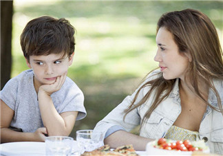 父母愛嘮叨合適嗎？寶寶表現(xiàn)明確是否嘮叨過度