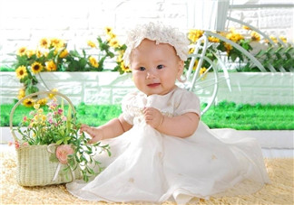 包貝爾罵哭女兒，只因她亂扔?xùn)|西！怎么管才好？