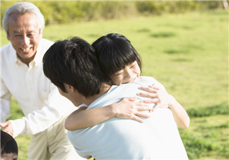 爸爸帶小孩的好處  親近寶寶感情好