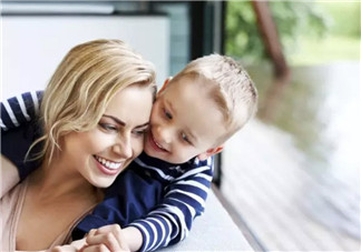 寶寶過分依賴愛粘人的原因 如何讓寶寶變得自立