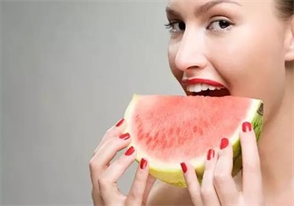 準媽媽吃西瓜有這些講究 孕婦科學(xué)吃西瓜方法