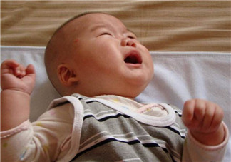 七月半寶寶愛(ài)哭鬧怎么辦 七月半為什么寶寶會(huì)哭鬧
