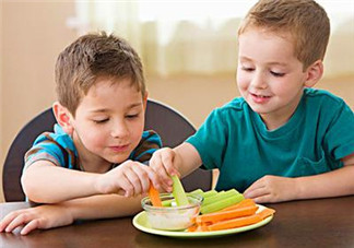 夏季寶寶如何飲食 應(yīng)該注意什么呢