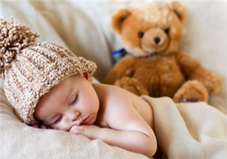 新生兒晚上到底可不可以開燈睡覺？如何引導(dǎo)寶寶關(guān)燈睡覺