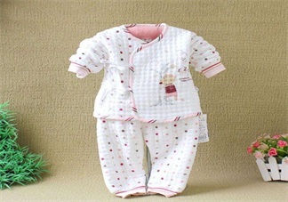 天一冷就給寶寶添衣 捂出病來我可不管