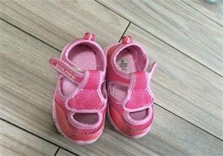 寶寶選鞋誤區(qū)要避開(kāi) 正確選對(duì)鞋子才算好