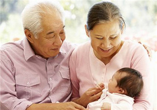 老人帶孩子經(jīng)驗有哪些 老人帶孩子經(jīng)驗的弊端。