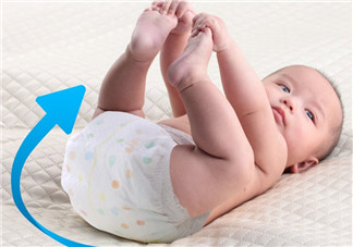 夏天用紙尿褲好還是用尿布好 尿布和紙尿褲哪個好