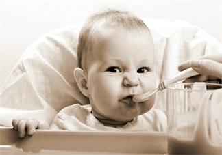 孩子嘴翹上天是上火嗎 上火征兆有哪些