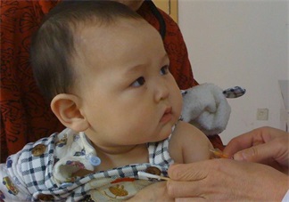 怎么讓孩子打針時不哭不鬧 孩子安安靜靜打針方法