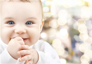 寶寶喜歡吃手指 父母如何聰明應(yīng)對(duì)